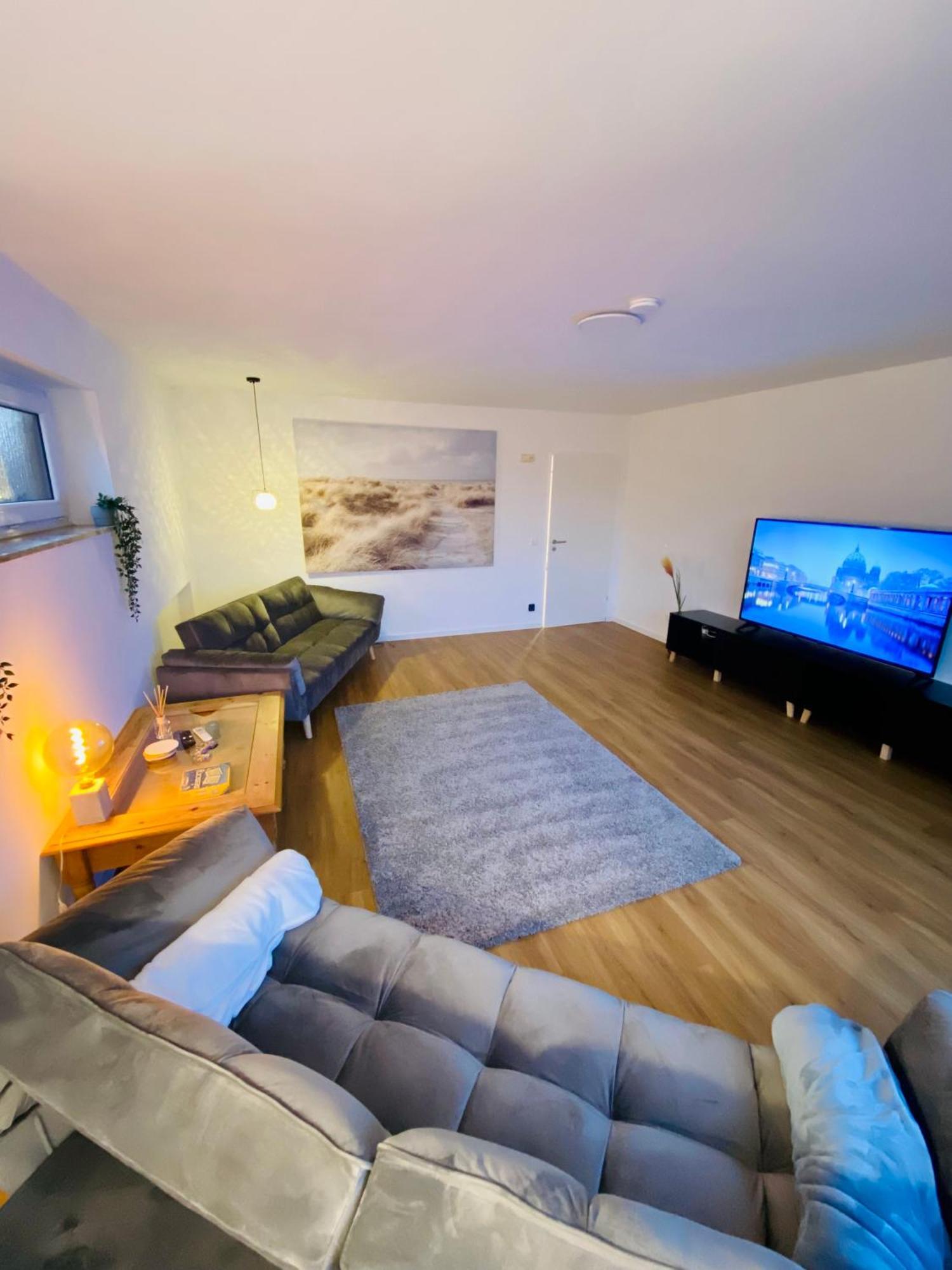 Traumhafte 115 Qm Ferienwohnung Am Steinhuder Meer, Ruhig, Komfortabel, Loggia, Parkplatz, Wifi Wunstorf Kültér fotó