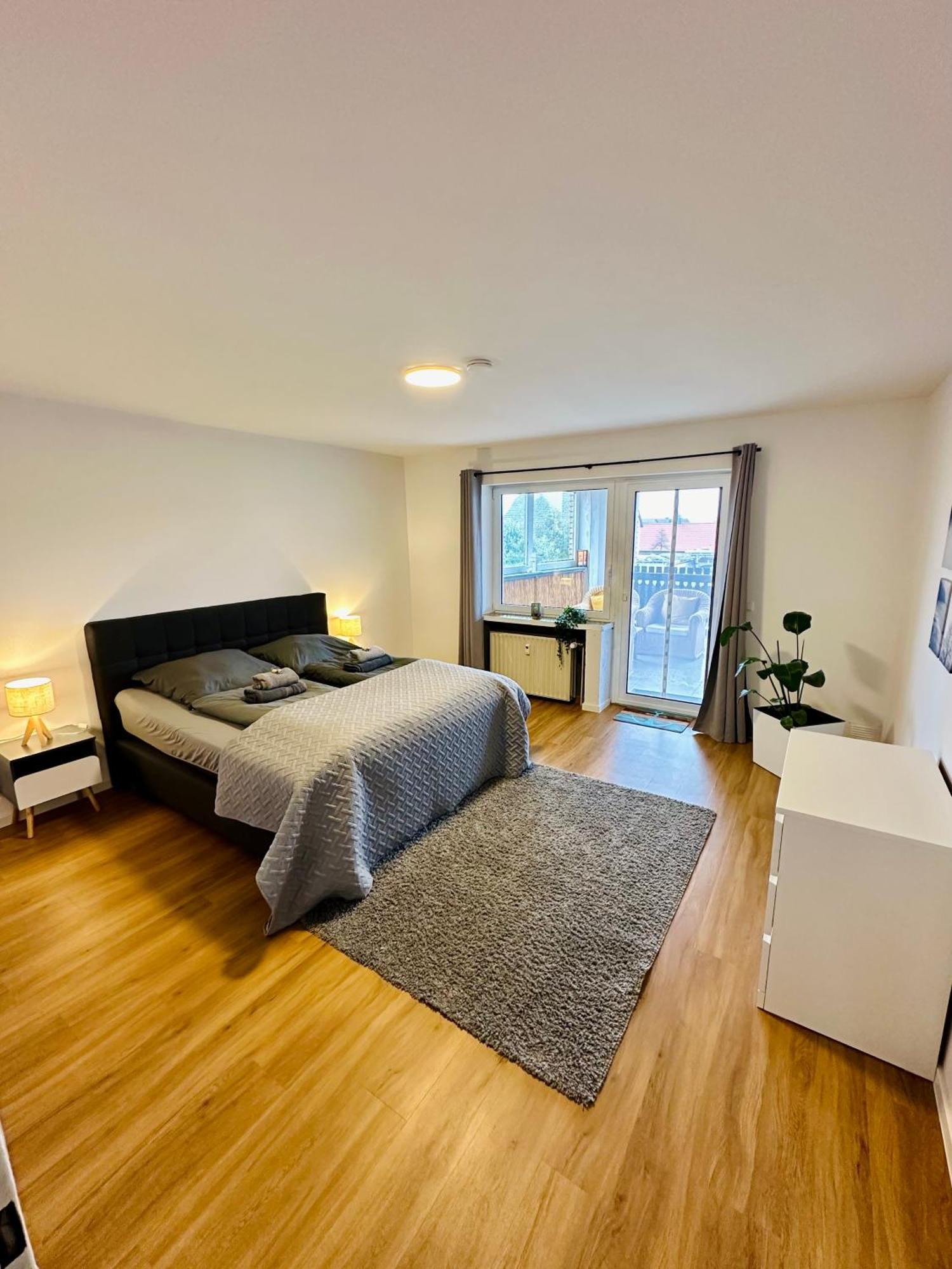 Traumhafte 115 Qm Ferienwohnung Am Steinhuder Meer, Ruhig, Komfortabel, Loggia, Parkplatz, Wifi Wunstorf Kültér fotó