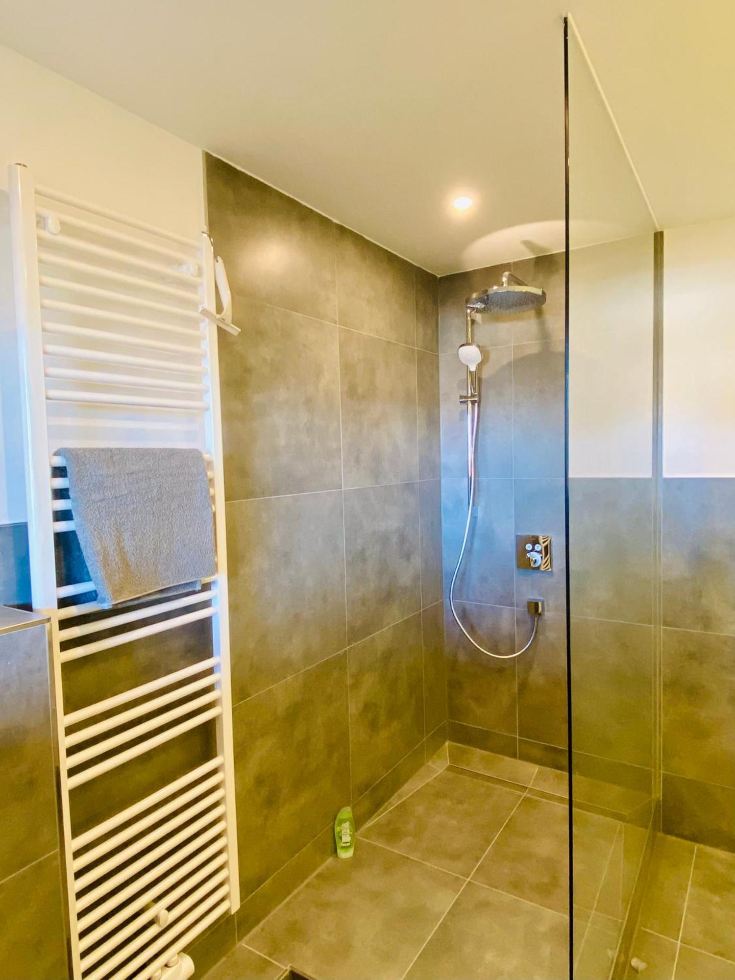 Traumhafte 115 Qm Ferienwohnung Am Steinhuder Meer, Ruhig, Komfortabel, Loggia, Parkplatz, Wifi Wunstorf Kültér fotó